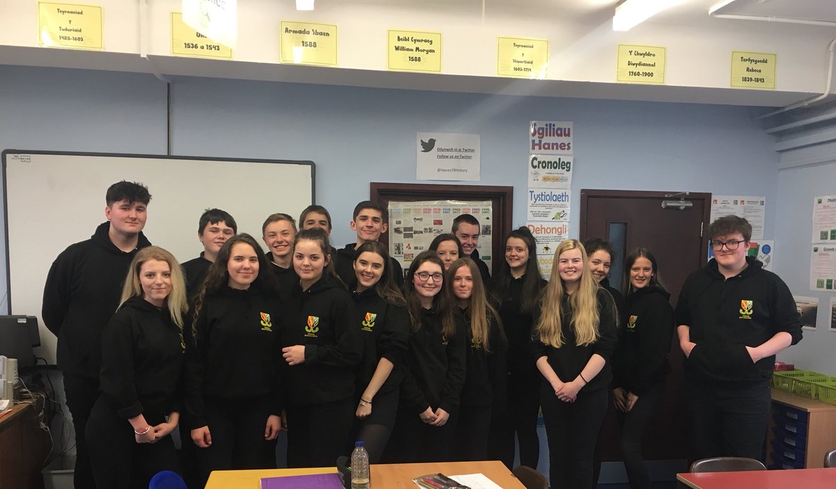 Pob hwyl i’r criw gwych yma! Ambell un ar goll o’r llun! Wedi mwynhau eich cwnni yn fawr! All the best wonderful Year 11! #blwyddyn11 #poblwc