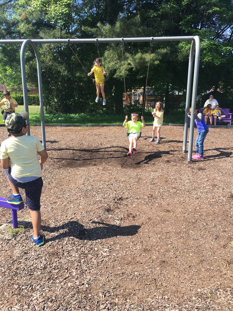 MrsProctorPES's tweet photo. Field Day! https://t.co/Kxw377H1nB