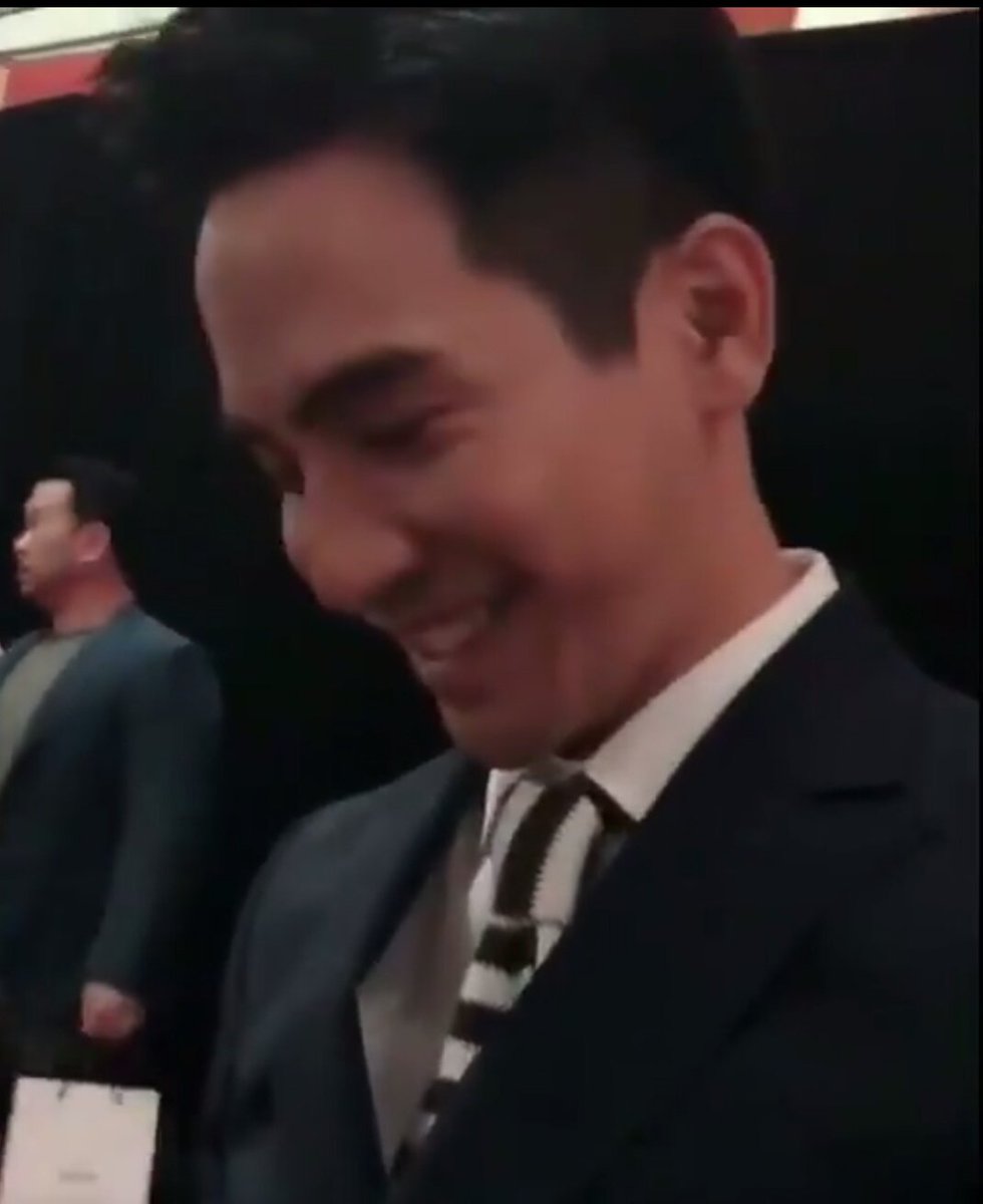 fcppopeja1's tweet image. คุณพี่ละมุนมากเลย ชอบจังลุคยิ้มเขินๆนี่
#popezaap #ThisisBOSSXTHanavat