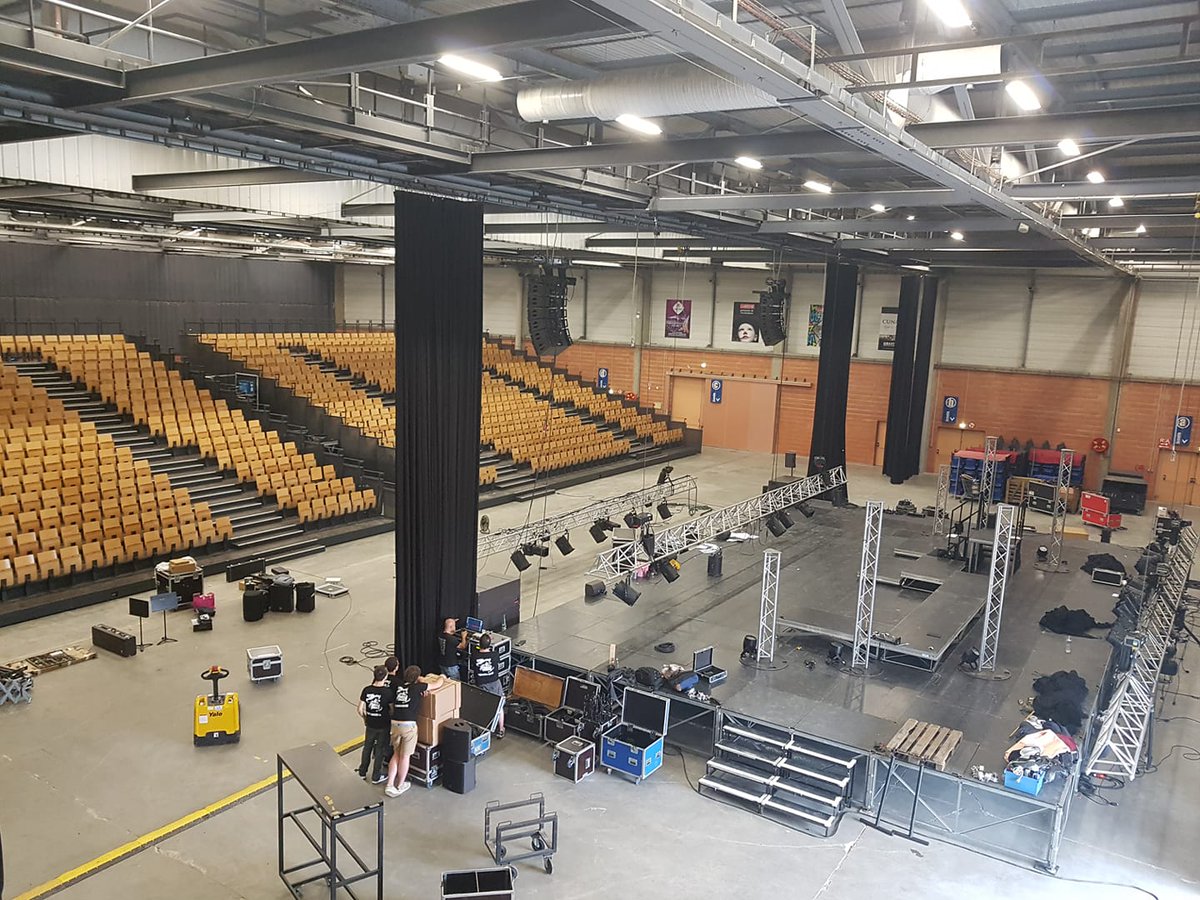 enfoirosdelinsa's tweet photo. [J-1] Notre équipe technique est en plein montage de la scène du #Scenith d'#Albi ! #Enfoiros

Pensez à Réserver sur https://t.co/uS3aKiaREl si vous souhaitez passer une soirée de folie aux bénéfices des @restosducoeur ! 

Photo: @Fred_Boisguerin  ! https://t.co/YZPWCjzLMU