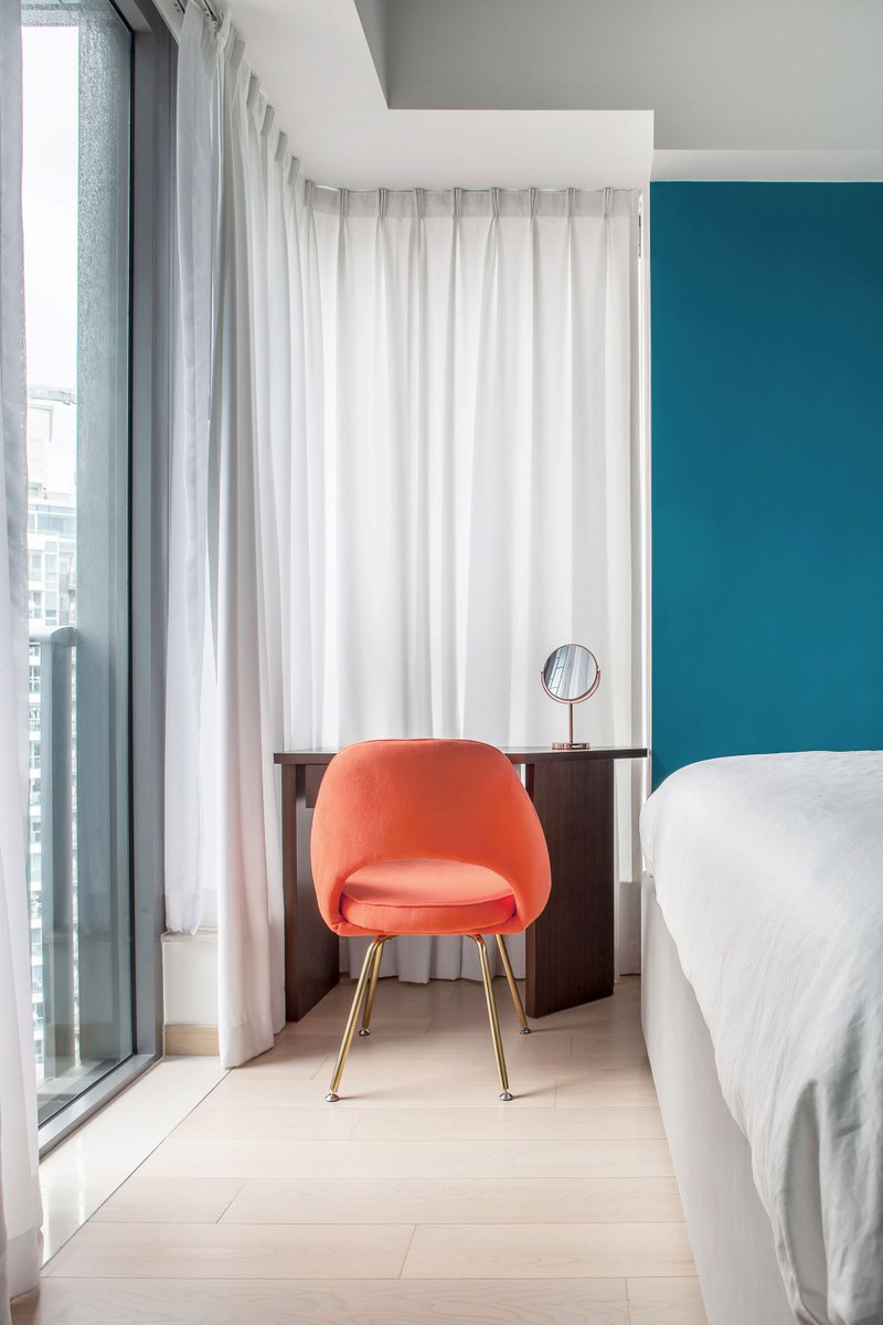 InteriorDesign's tweet photo. Lim + Lu Brightens Up a Bachelor Pad in Hong Kong: https://t.co/m9ssTXQ9lH https://t.co/VmUzSzzF5e