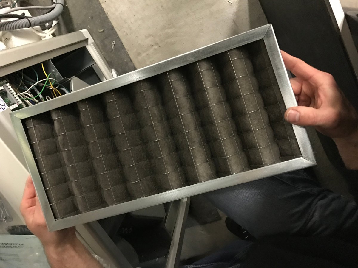 Isofilter_ESP's tweet image. #Filtro plisado G4 actualmente en uso en una UTA (Unidad de Tratamiento del Aire). Nuestro cliente los cambia y opta por una excelente estanqueidad #IsofilterFiltracion #prefiltro #filter