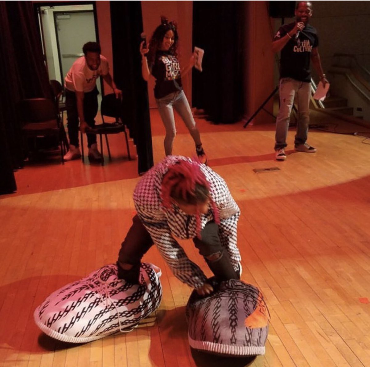 jumbo yeezy slippers