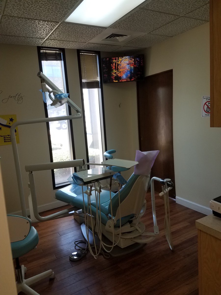 AHSFamilyHealth's tweet photo. Here are some pictures of our beautiful AHS Family Health Center, Dental Clinic in Skokie. Call today to make an appointment 773 761 0300. #AHSFHC #Dentalhealth #Skokie https://t.co/GUCXoF1pcB