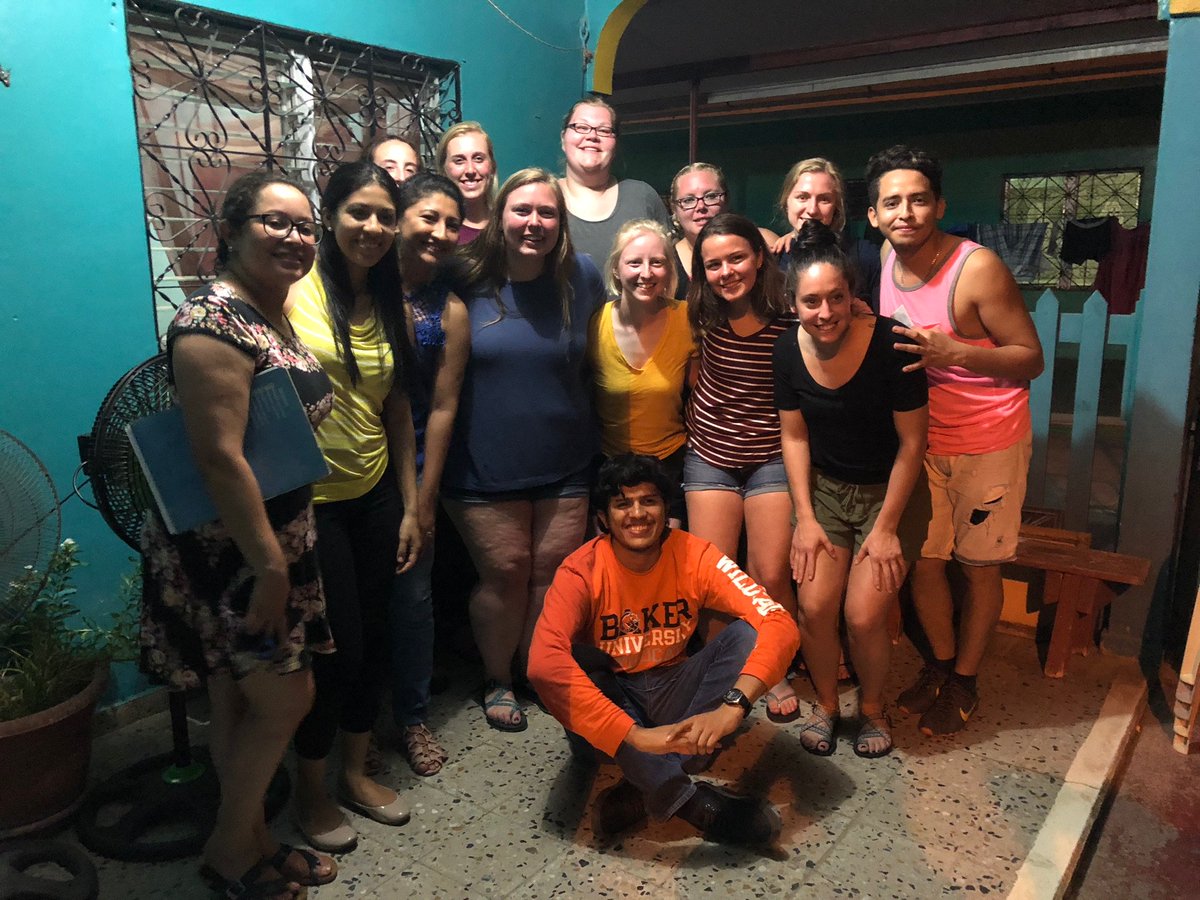 reeveunion's tweet photo. Our friends in Honduras are having an wonderful time hiking, learning, and taking in the beautiful views! #AltBreak #Honduras #TitansAreVolunteers #UWOhskosh https://t.co/DNPECAsvBw