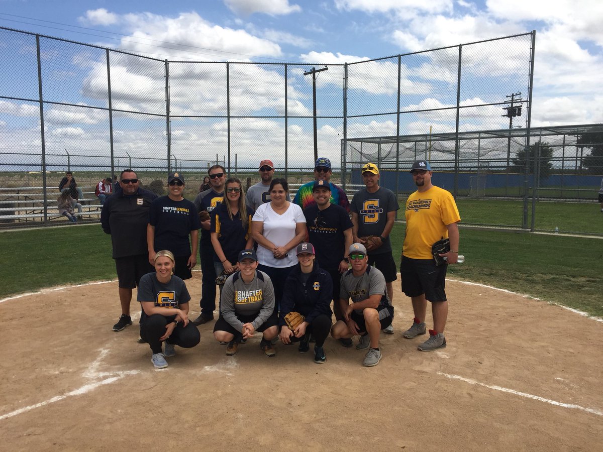 ShafterHigh's tweet photo. Seniors vs Staff Softball game. Seniors take it 7-5. Awesome staff, awesome kids! @shafter_high @General_Pride @KHSDAthletics @KHSD_Official https://t.co/gPhtsi1ayi