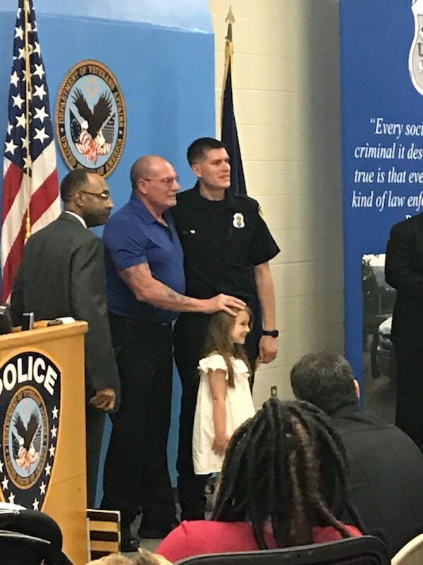 StephenAltonji's tweet photo. 1st sons a Cop God Bless the Blue https://t.co/gexEQRkPuS