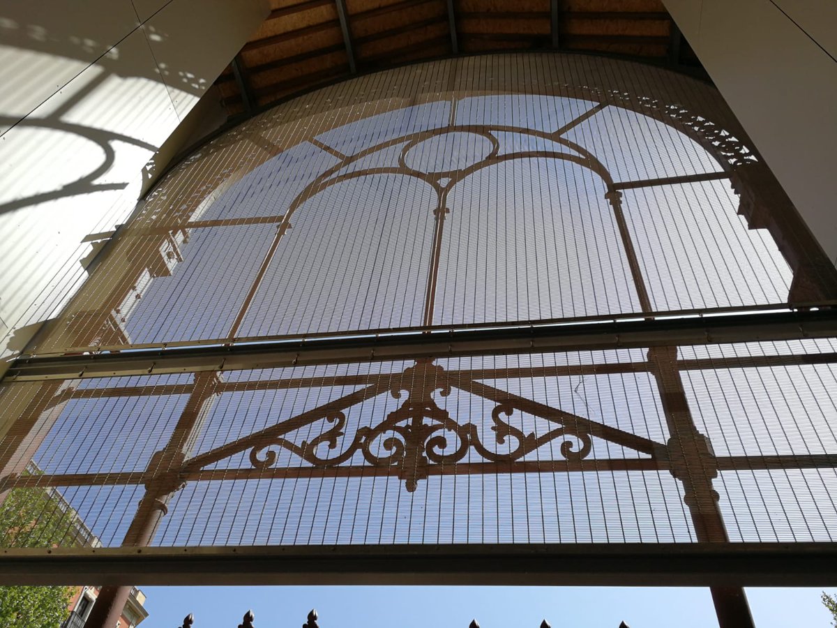 Finsaarquit's tweet photo. Esta semana ha sido la inauguración del #Mercatsantantoni de Barcelona y @Finsaarquit ha instalados #MallasMetálicas en varias zonas. Fotos de las portaladas. #Sostenibilidad #Estetica #Transparencia #Durabilidad https://t.co/oGsx2b0h4L