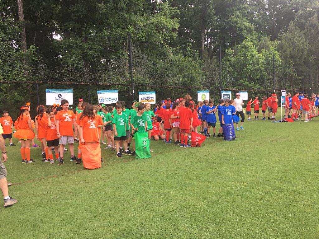 DavisMusicTeach's tweet photo. @Davis_Academy #davis5 sack Race! #fieldday2018 https://t.co/nPEYyMOclA