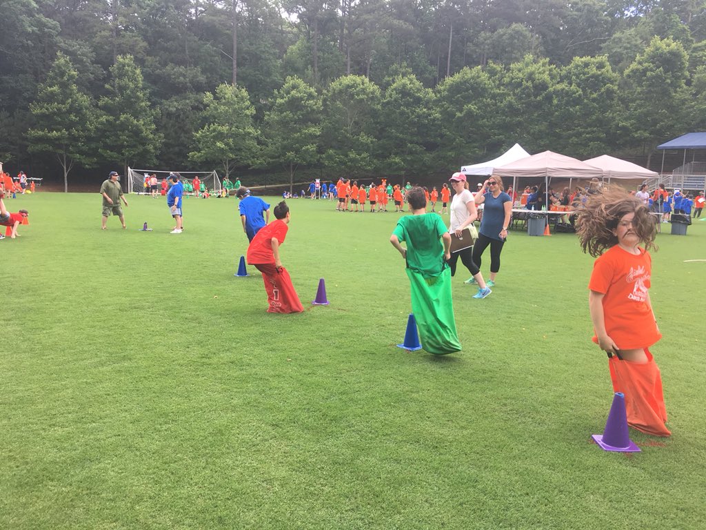 DavisMusicTeach's tweet photo. @Davis_Academy #davis5 sack Race! #fieldday2018 https://t.co/nPEYyMOclA