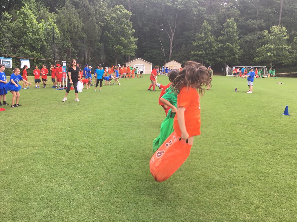 DavisMusicTeach's tweet photo. @Davis_Academy #davis5 sack Race! #fieldday2018 https://t.co/nPEYyMOclA