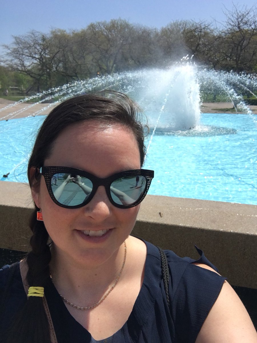 AwesomeBiota's tweet photo. The traditional #FountainSelfie #TorontoAdventure https://t.co/vWf4meR6gp