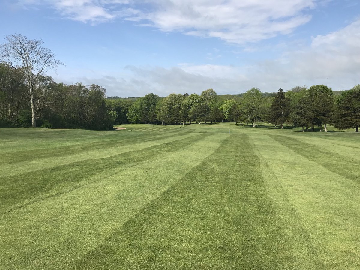 ElmridgeGC's tweet photo. Wow, awesome weather! Course in great conditions! Does everyone remember the Wednesday Special! $45 for 18 holes with cart, and $10 towards the Clubhouse!!! Start planning now for next week!! https://t.co/ESKuHurpBh