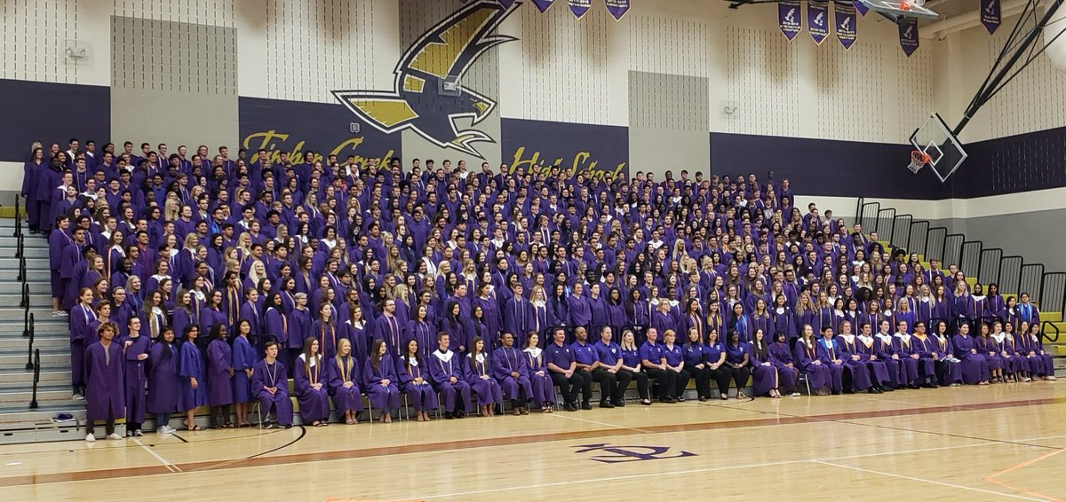 TimberCreek_HS's tweet photo. Senior Class of 2018.
#ForeverTimberCreek https://t.co/6T2Xe2As5W