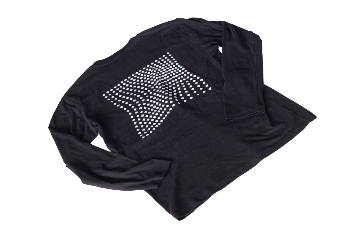 wavesnode's tweet photo. We are proud to announce; we have added new items to our official $WAVES merchandise shop!
Check out the new items with the cool 'Waves 2 Years' designs!

https://t.co/91mQGfapKu

$WAVES $WNET #wavesnode #merchandise #cryptocurrency @wavesplatform https://t.co/cOsRT8nwfT