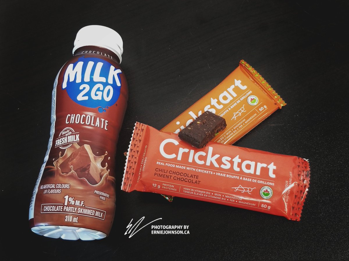 VagabondExped's tweet photo. #nomnomnom it is 40 crickets for #lunch today along with a cold chocolate milk.   Get your bars here: https://t.co/sR1By7LtGx -  #organicfood #HealthyEating #Crickstart #eatingcrickets https://t.co/n3hQSZ19DJ