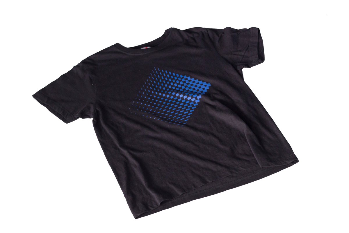 wavesnode's tweet photo. We are proud to announce; we have added new items to our official $WAVES merchandise shop!
Check out the new items with the cool 'Waves 2 Years' designs!

https://t.co/91mQGfapKu

$WAVES $WNET #wavesnode #merchandise #cryptocurrency @wavesplatform https://t.co/cOsRT8nwfT