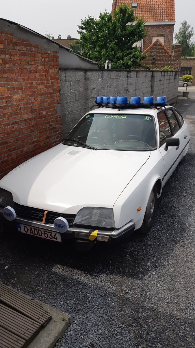 TLoco534's tweet photo. Hoe staat Dit???? 
#carbagerun #carbagerun2018 #teampocoloco534 #citroenCX https://t.co/CeXrb4uhUD