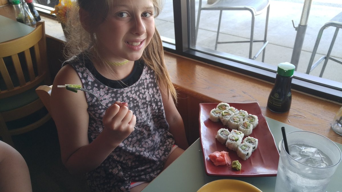 HappyHumanAdv's tweet photo. Having a very reasonably price lunch here at #dancingroll with @coletack78 and the kids. Come Monday through Friday for a great lunch meal. 2 rolls, salad and #misosoup. https://t.co/3uVB8bMojk