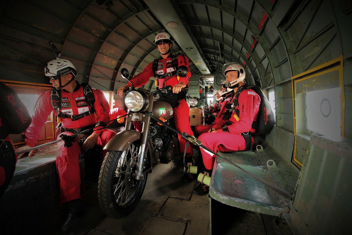 Gentex_Corp's tweet image. Flying into Friday like...
• • • • • 
@RedDevilsOnline #opscore #fastcarbon #opscorecarbon #opscorefast #opscorearcs #reddevilsfreefallteam #fridaymood