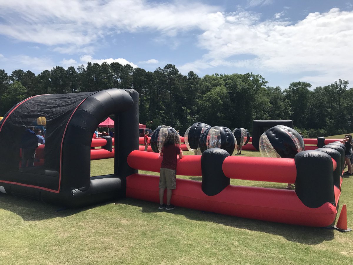HairrJenna's tweet image. Enjoying our @CvhsClass2018 picnic today...Such beautiful weather @TheOfficialCvHS to celebrate these students!!  #ClevelandProud