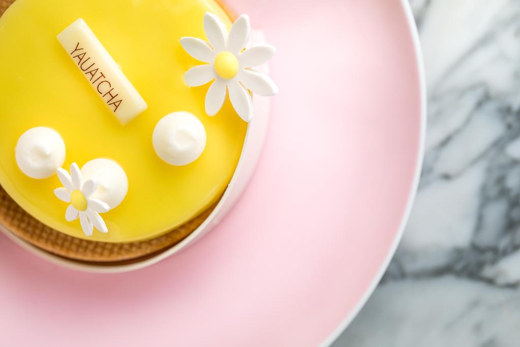 The colour of sunshine and the bright, fresh flavours of spring: lemon curd, white chocolate and sesame spr.ly/6014DgSOK