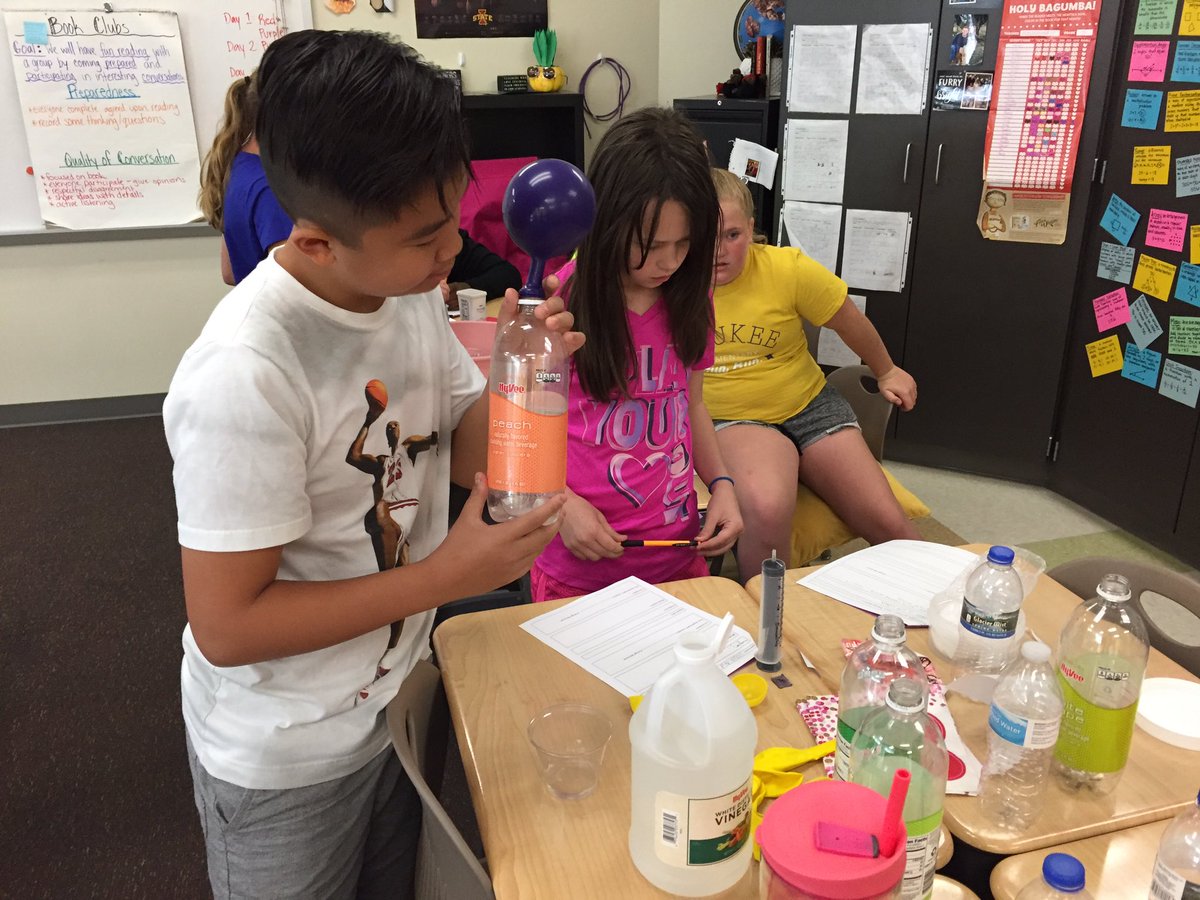franbeavers's tweet photo. Having fun learning about physical and chemical changes @KM_Dill @WaukeeElem https://t.co/MeXJbPfrMB