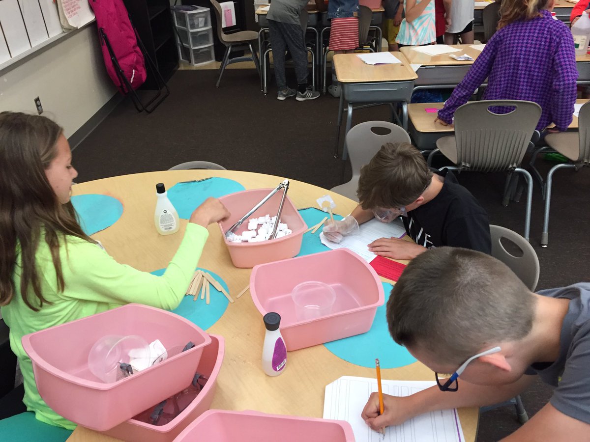 franbeavers's tweet photo. Having fun learning about physical and chemical changes @KM_Dill @WaukeeElem https://t.co/MeXJbPfrMB
