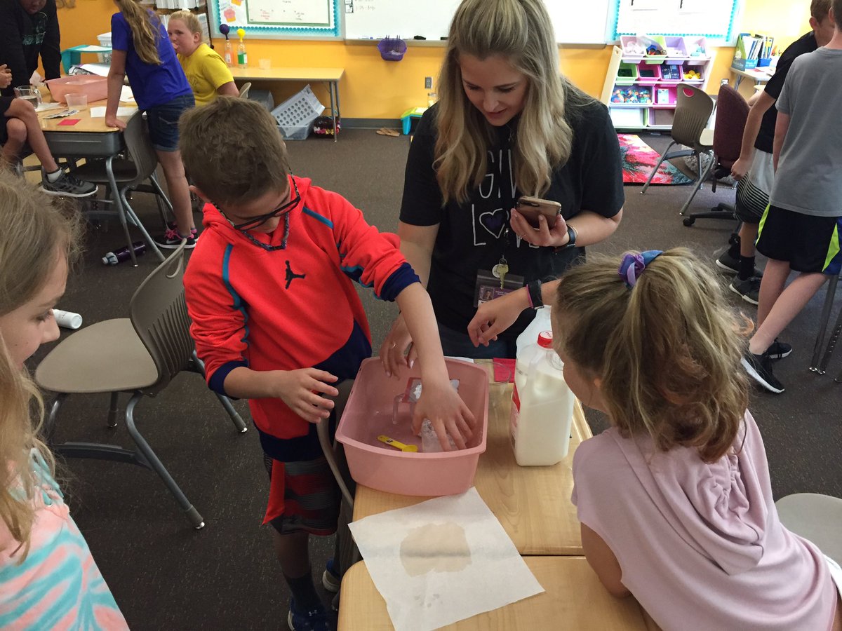franbeavers's tweet photo. Having fun learning about physical and chemical changes @KM_Dill @WaukeeElem https://t.co/MeXJbPfrMB