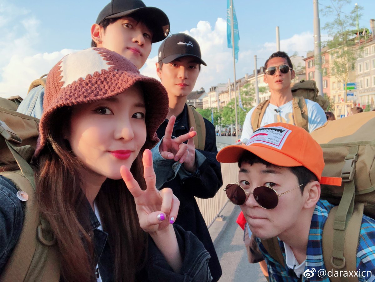 2ne1snaps's tweet photo. [DARA WEIBO(3P)] daraxxicn: 新同学 ​ https://t.co/GE33MKSDMA #kpopsnaps https://t.co/O5uU7eKnwr