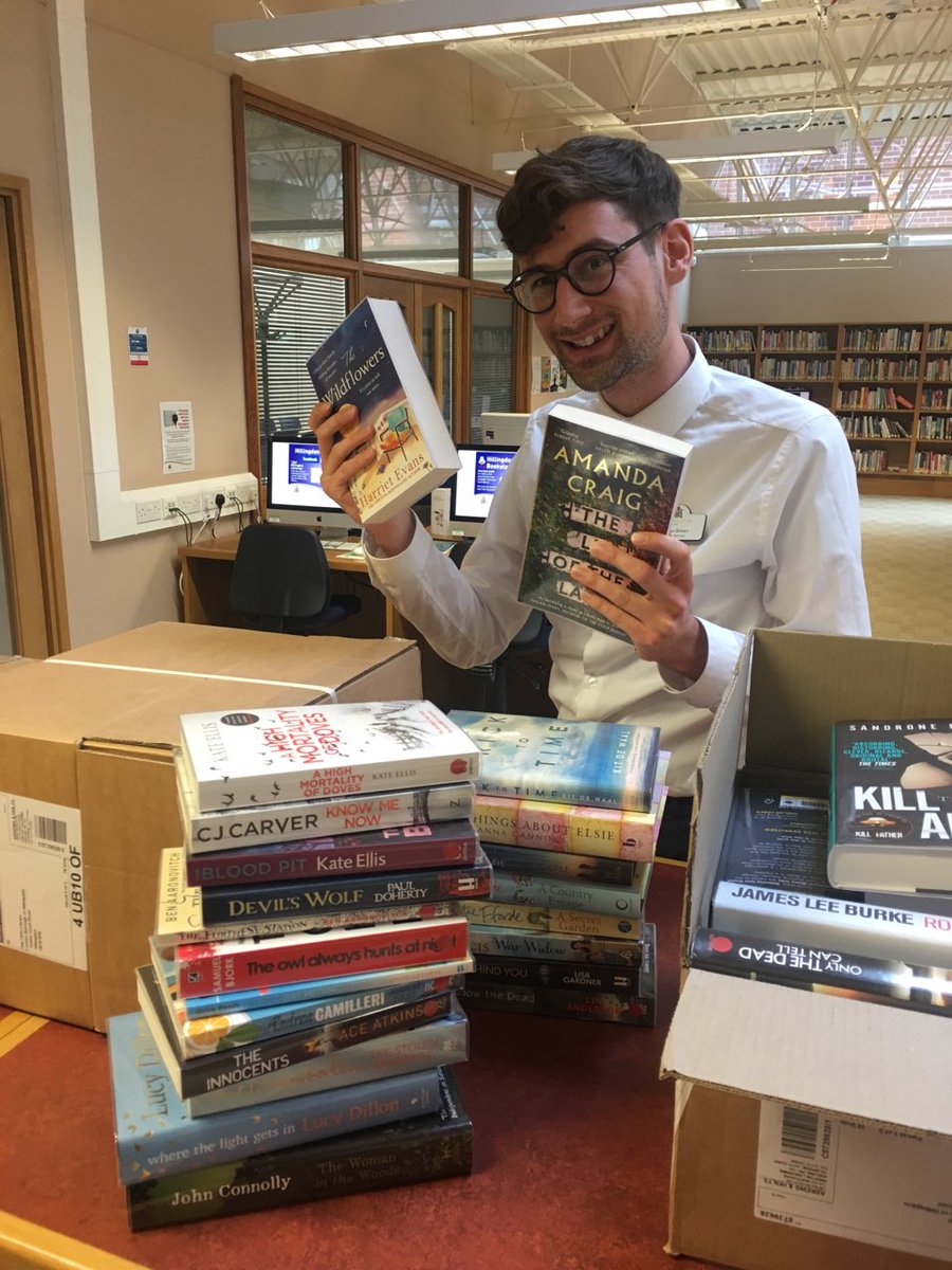 Hill_libraries's tweet image. If you work in a library, you never get bored of opening boxes of brand new books! 😃📚 #newbooks #newlibrarybooks #OakFarmLibrary
