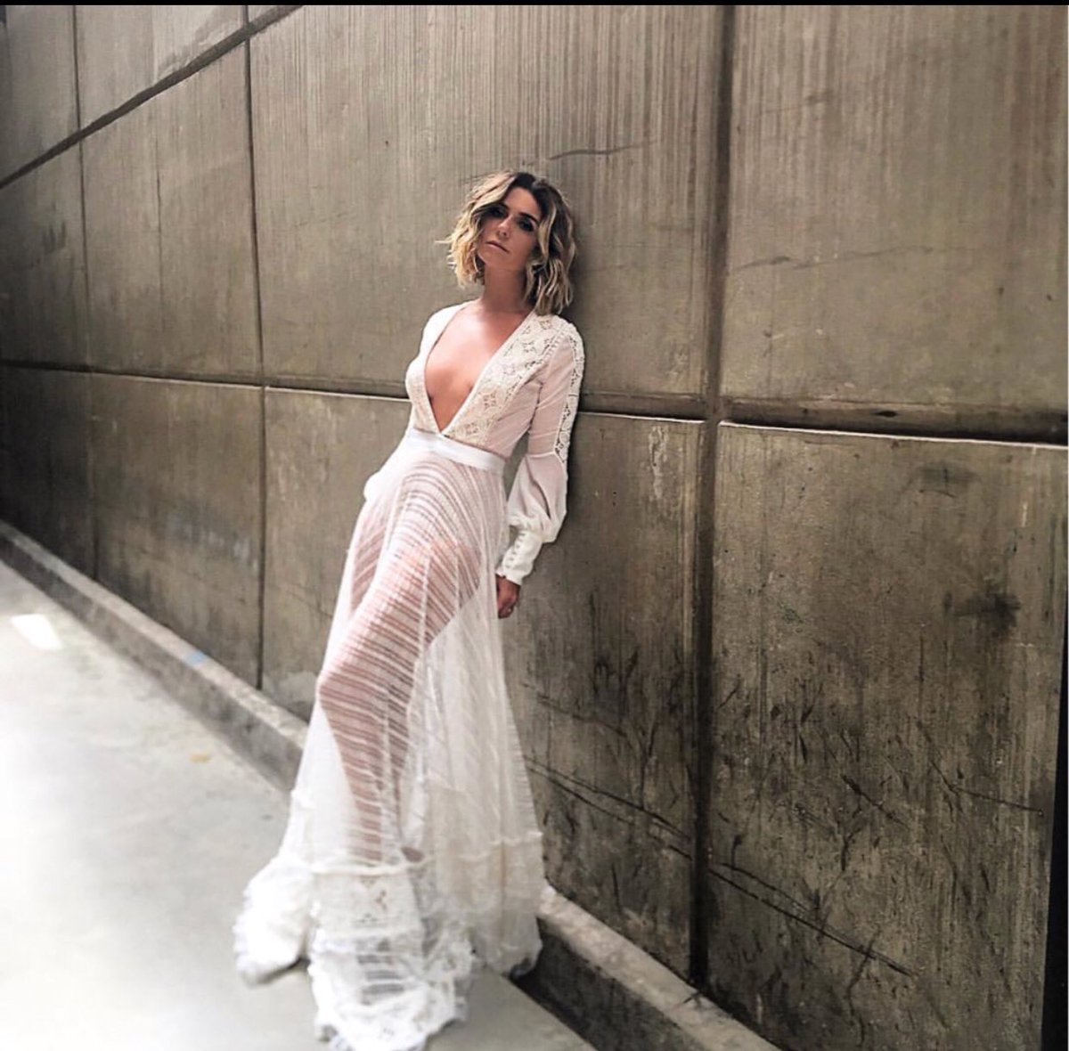 gio_antonelli's tweet photo. Expectativa: Pleníssina em um longo deslumbrante fotografando. Realidade: Gravando feito loucaaa! Haha 😂😜 Styling: @rodrigogrunfeld | Make: @eufernandotorquatto #mundogio https://t.co/inlv2pE7fm