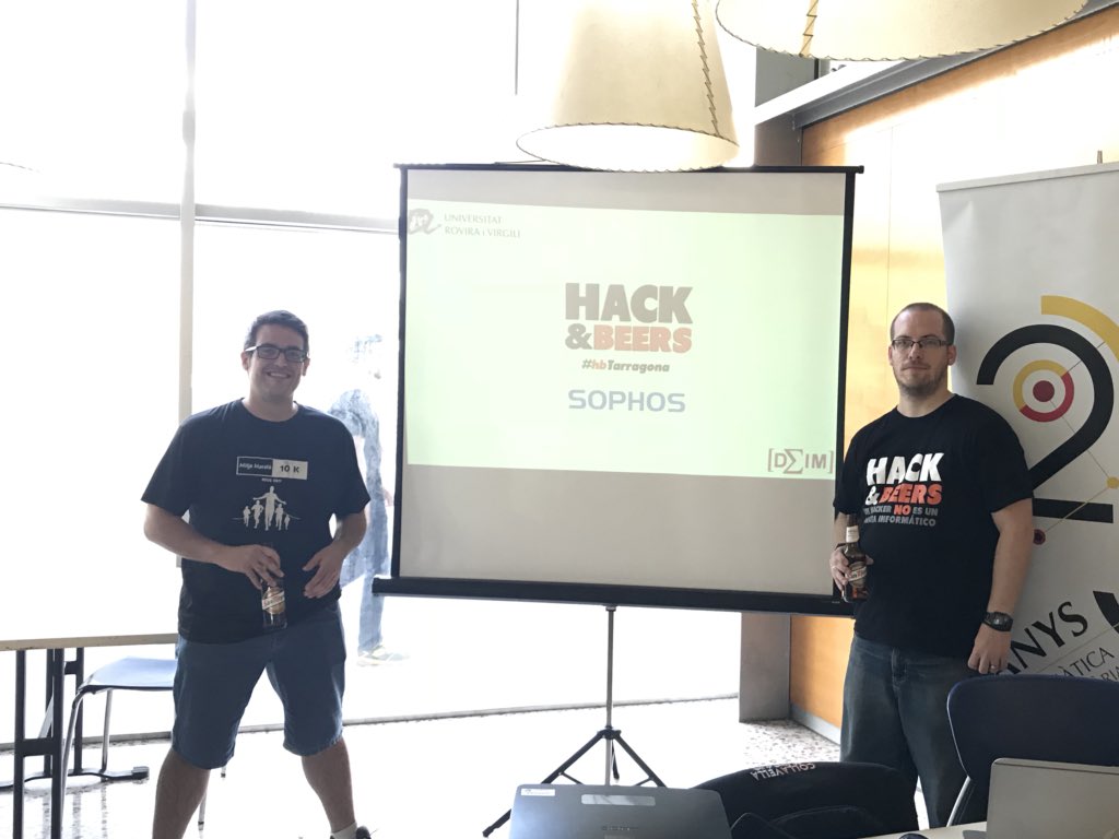 Gudi_Segawa's tweet photo. Arrancamos con la Hack&amp;Beers Tarragona gracias a nuestros patrocinadores @SophosIberia @deimurv @universitatURV https://t.co/4ChC6bTBxs