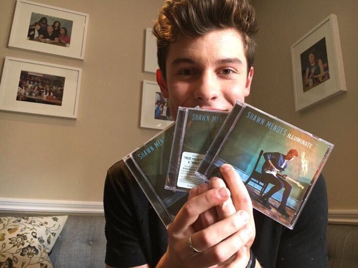 chaomendespg's tweet photo. TEVE A FOTO QUE A GENTE TANTO QUERIA.  #ShawnMendesTheAlbum https://t.co/SnmDNn0LRC