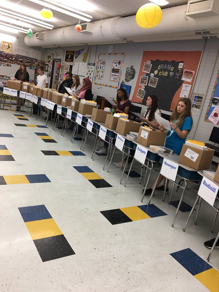 HighlandGaston's tweet photo. It’s #Yearbook Distribution Day at HST! The entirety of 2017-18 is documented within this book! We hope you love it, students! 😬 #HSTRocks https://t.co/zGZIOZBtzl