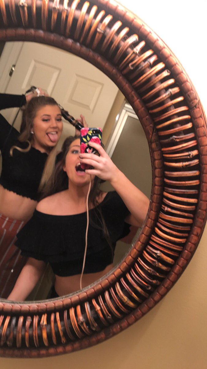 HalleRhea's tweet photo. Endless love for this birthday girl 💗 have the best day Cam!! https://t.co/BDFzHg61nb