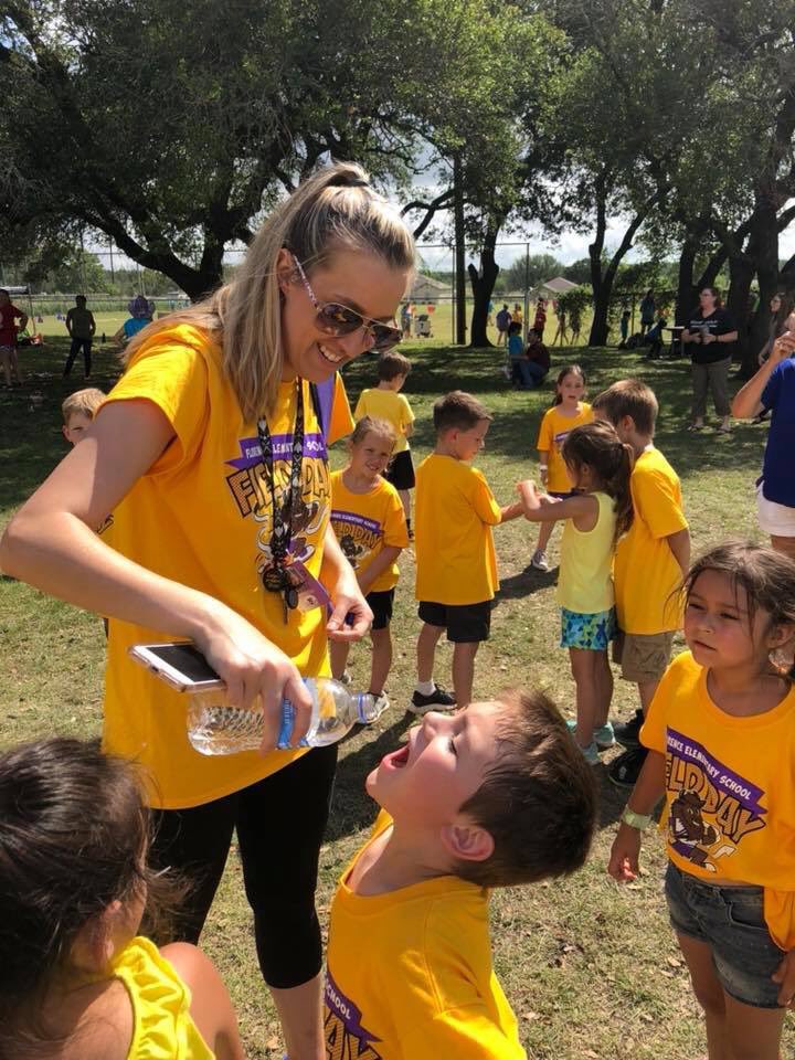 MrsWright1st's tweet photo. Field day sure was hot, but we had fun! We loved having soldiers from @forthood help us out! #FESFamily17 #FES2017 #fieldday #texasheat https://t.co/opgvHQPYRV