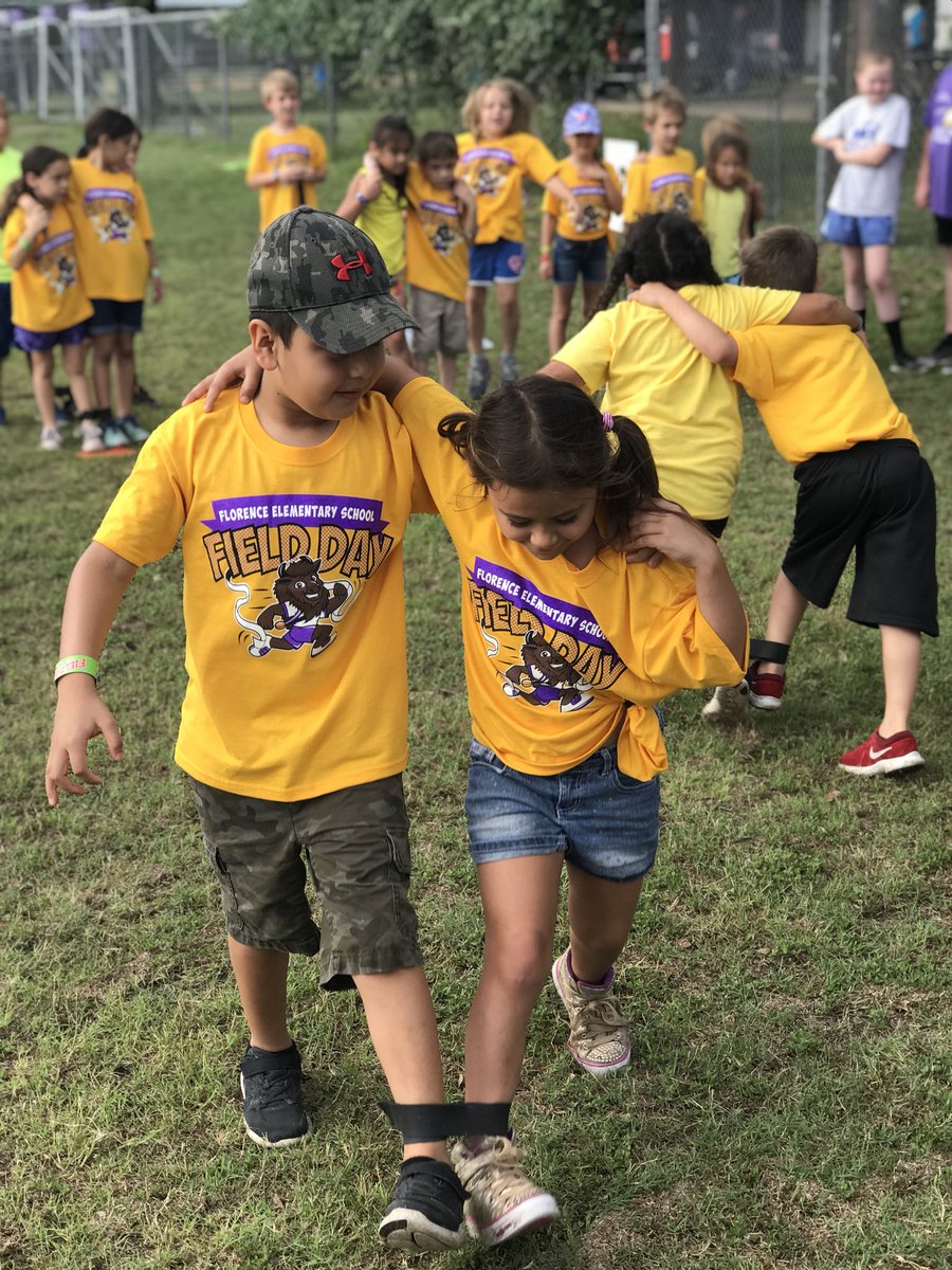 MrsWright1st's tweet photo. Field day sure was hot, but we had fun! We loved having soldiers from @forthood help us out! #FESFamily17 #FES2017 #fieldday #texasheat https://t.co/opgvHQPYRV