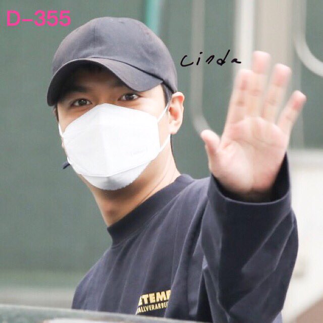 lmhislife's tweet photo. 21052018 #AlwaysWithLeeMinHo You are truly, our everything.
You deserve all our love, loyalty & respect. Thank you so much, for all these years, for all your love , esteem & affection for us. @ActorLeeMinHo happy monday have a great working day #LeeMinHo #355daystogo https://t.co/bye4RCE49s