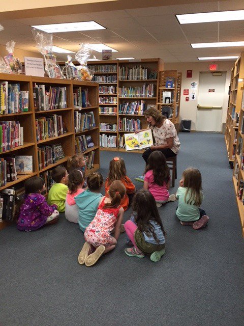 DodgevilleSD's tweet photo. The Early Learning Program classes made a community connection by visiting the Dodgeville Public Library and Quality Bakery this week. Great books + yummy treats = Happy Early Learners! 🙂 #ItsAGreatDayToBeADodger https://t.co/gJ2xSbUx7O