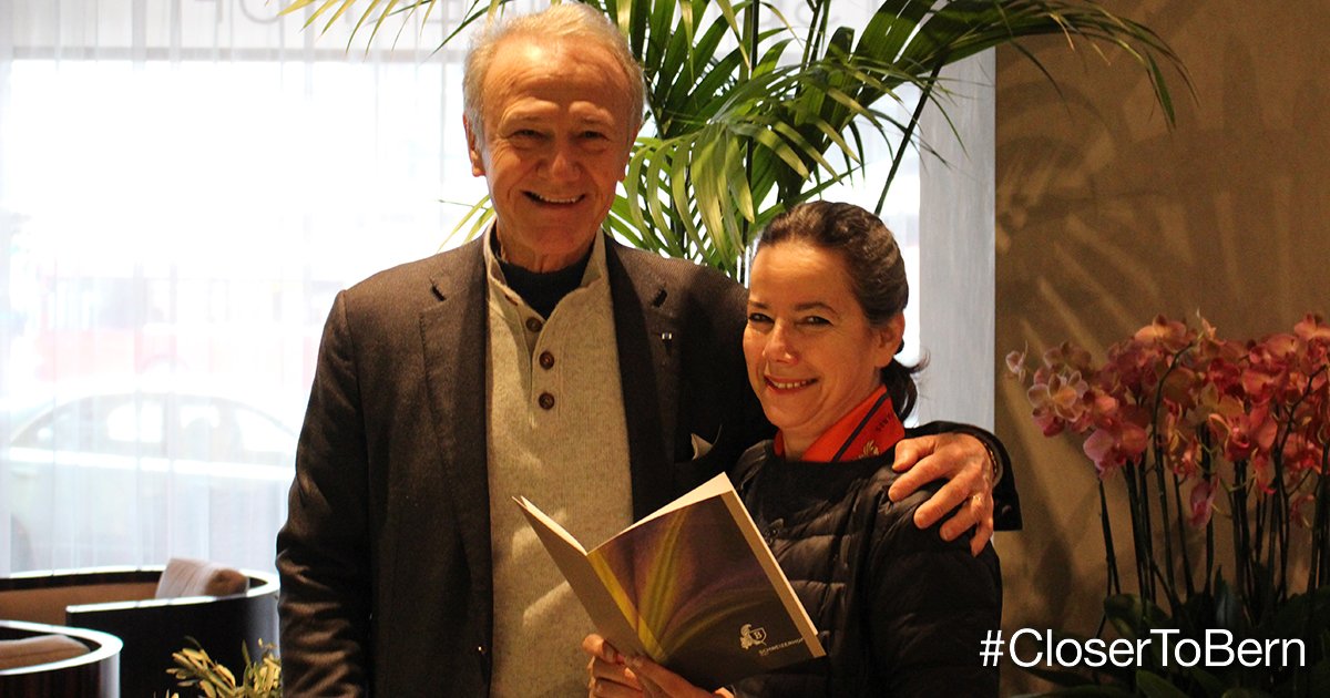 🎉 Last but not least🤗 🎉 Martine &amp; Richard Riehm aus Frankreich sind die letzten Gäste, die im Rahmen der #BERNHotels #CloserToBern Aktion jubeln dürfen. Das <a href="/Schweizerhof_BE/">Schweizerhof Bern</a> überreichte ihnen den Gratisnacht-Gutschein. ✅📞🌐📧👥 Direkt buchen &amp; jubeln: closertobern.ch