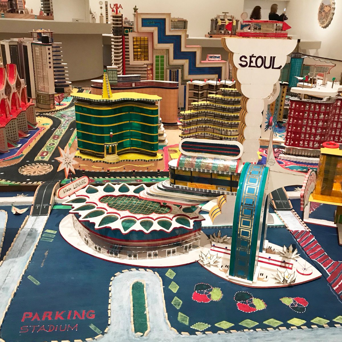 MuseumModernArt's tweet photo. Visionary Congolese artist Bodys Isek Kingelez’s utopian model for the future opens to the public tomorrow! #KingelezCityDreams is on view through January 1, 2019: https://t.co/AdeyUD5XWJ 🇨🇩 | 🎨: “Ville Fantôme” (detail). 1996. https://t.co/aiYd4wlvHF