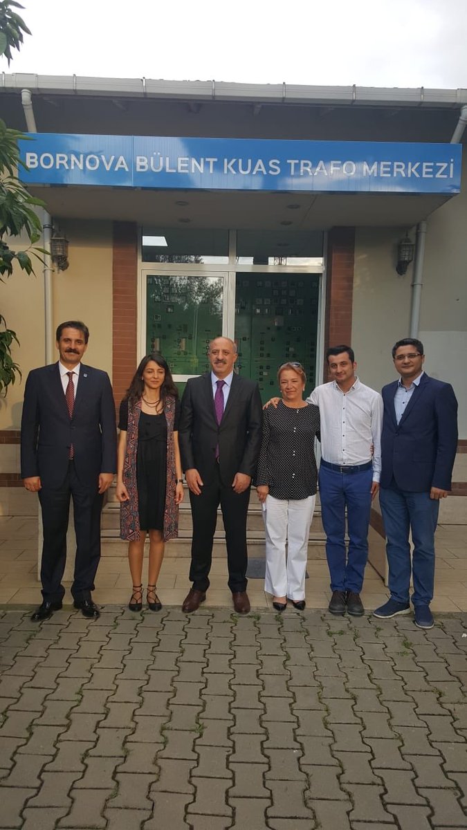Abdullah1Atalay's tweet photo. 2004 yılında görev başında kaza geçiren personelimiz rahmetli Bülent Kuaz’ın ismini yaşatmak için ailesi ile birlikte Bornova Trafo merkezini Bornova Bülent Kuaz Trafo merkezi olarak değiştirdik. Rahmet ve minnetle anıyoruz. https://t.co/nBgiImH7hT