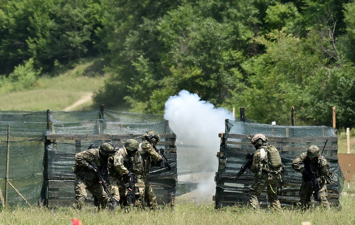 e_amyna's tweet photo. #HellenicArmy and Serbian SOF teams training together #FALCON18 https://t.co/9JEA5W1Ec9