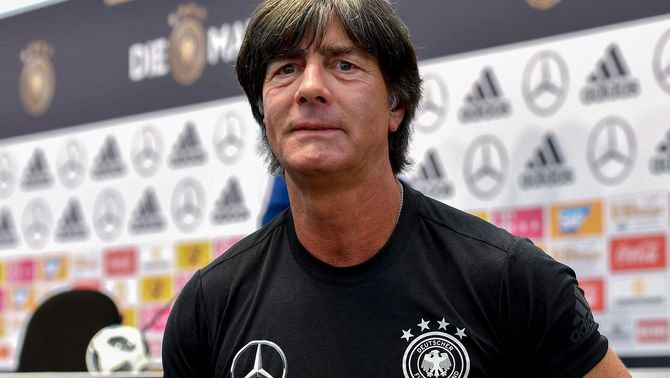 barcacentre's tweet image. Löw (Germany coach): "Messi or Ronaldo? Messi, he is the most complete player."