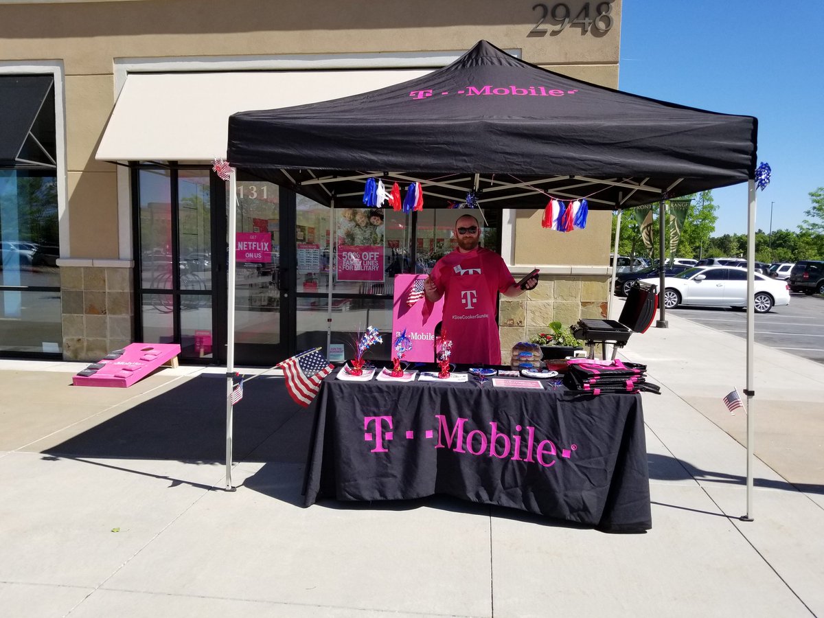 TSimmons1010's tweet photo. Gonna be a great weekend here at T-Mobile off Harmony and Ziegler in Fort Collins.  Come enjoy some food and fun this Memorial Weekend! @WirelessVision @Pevo0119 @TMobile @thatsammori #HatsOff4Heroes https://t.co/N2cIkn7IXP