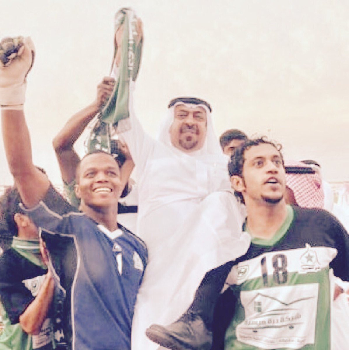 Jqdxdff1's tweet photo. @njmonazah @Sauud_alotaibi @fahad_h_sl @othman3625 @salehnms999 @ibrahim_ali_s @wYQIn0Co4gjUnbP @ydafaa01 @alsalman_i @hamadalmezani20 @salah0040 @najmaclub @BZweed @aDiLALsHaMri @AL_SADRANI @a_tjnn @58_os @albatshn صرنا نغني على الاطلال والماضي https://t.co/jerIY4hxZy