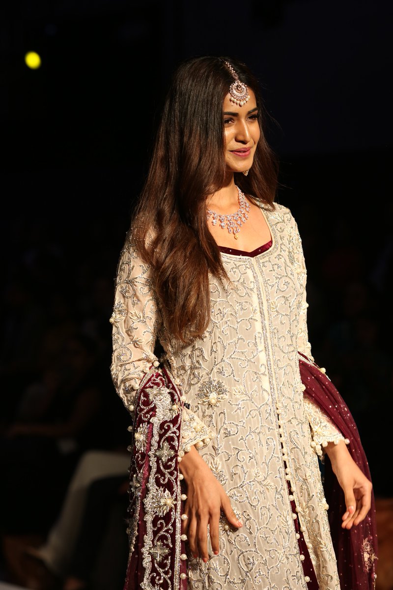 TimesFashionWk's tweet photo. A lovely collection unlike anything we've seen, presenting @merajekpehchaan at Blenders Pride Magical Nights Music CD's #BangaloreTimesFashionWeek 

Showstopper: @sushruthikrishn - FBB Femina Miss India 2016- First Runner Up

@bpft2018 https://t.co/bX7ITckCyO