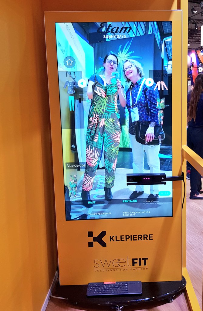 AtoutDsi's tweet photo. #vivatech Attiré par la cabine d'essayage #sweetfit sur le stand @KlepierreGroup #klepierre, nous avons pu ensuite savourer un "Selfie café" Ripples de Ripplemaker. Une fin de journée réussie donc 🤓 https://t.co/outhNkandC