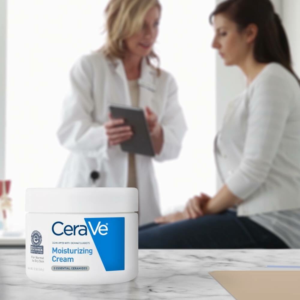 cerave's tweet image. Developed with dermatologists, CeraVe has a complete line of products to cleanse, treat and moisturize skin, including our Moisturizing Cream! #CeraVe #HealthySkin #Skincare bit.ly/2G2p8zV